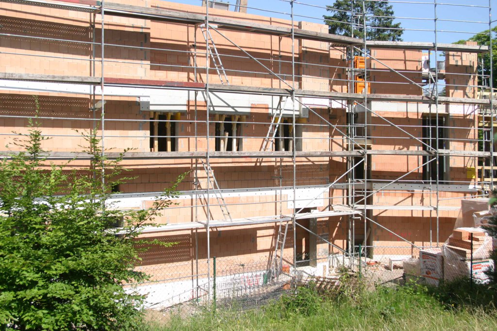 Blick vom Garten, Höhlgasse 8 – für die noch geplante Garage auf der Grenze musste die alte Buchenhecke bereits weichen