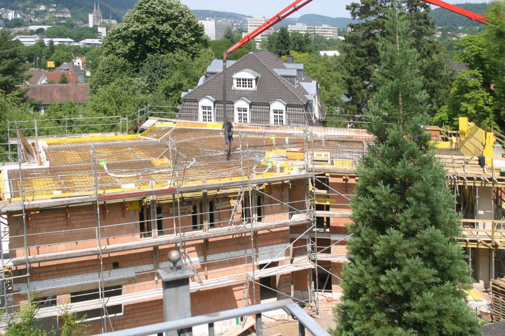 Blick vom Dachgeschoß Höhlsgasse 8 – noch ein Stockwerk steht aus!